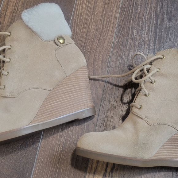 Michael Kors Carrington Cream Wedge Ankle Boots - Picture 1 of 4